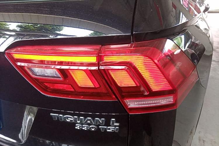 Used Volkswagen Tiguan L 2019 Updated Version 330TSI Automatic Two-Wheel Drive Panoramic Comfort Edition China VI Standard Right Rear Taillight