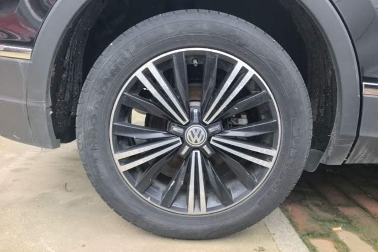 Used Volkswagen Tiguan L 2019 Updated Version 330TSI Automatic Two-Wheel Drive Panoramic Comfort Edition China VI Standard Right Rear Wheel Hub