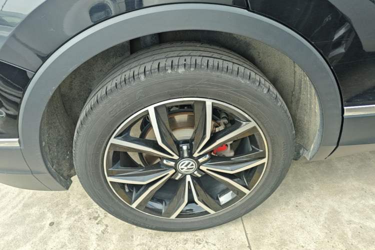 Used Volkswagen Tiguan L 2019 380TSI Automatic All-Wheel Drive Luxury Edition with 7 Seats China VI Standard Right Rear Wheel Hub