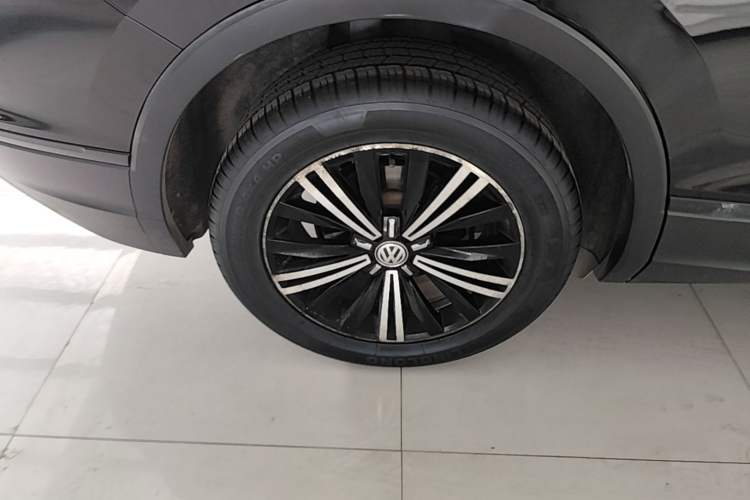 Used Volkswagen Tiguan L 2019 330TSI Automatic Two-Wheel Drive Luxury Edition China V Standard Right Rear Wheel Hub
