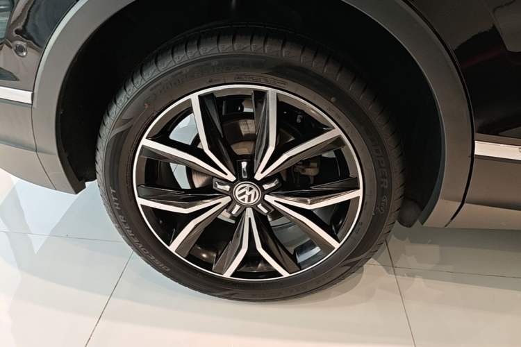 Used Volkswagen Tiguan L 2019 Revised 330TSI Automatic Two-Wheel Drive Smart & Luxury Edition China VI Standard Right Rear Wheel Hub