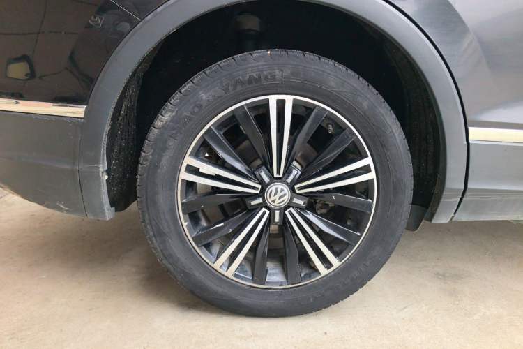 Used Volkswagen Tiguan L 2019 Updated Version 330TSI Automatic Two-Wheel Drive Panoramic Comfort Edition China VI Standard Right Rear Wheel Hub