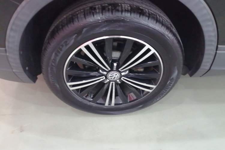 Used Volkswagen Tiguan L 2019 330TSI Automatic Two-Wheel Drive Luxury Edition China VI Standard Right Rear Wheel Hub