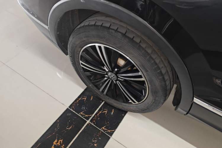 Used Volkswagen Tiguan L 2019 330TSI Automatic Two-Wheel Drive Panoramic Comfort Edition China VI Standard Right Rear Wheel Hub