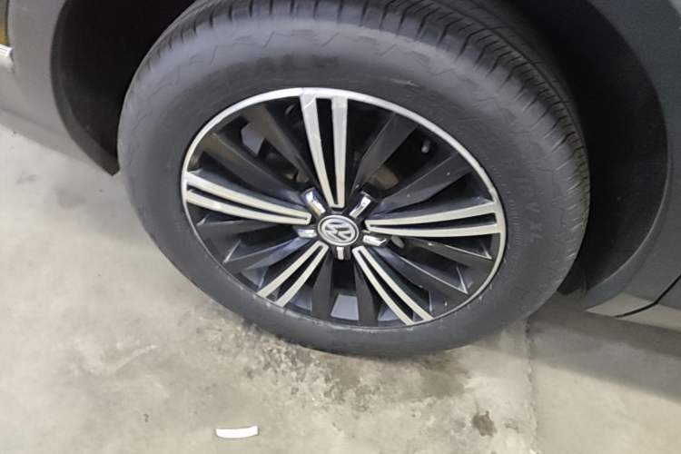 Used Volkswagen Tiguan L 2019 330TSI Automatic Two-Wheel Drive Panoramic Comfort Edition China V Standard Right Rear Wheel Hub