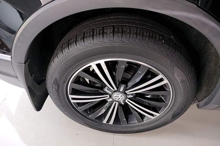 Used Volkswagen Tiguan L 2019 Updated Version 330TSI Automatic Two-Wheel Drive Panoramic Comfort Edition China VI Standard Right Rear Wheel Hub
