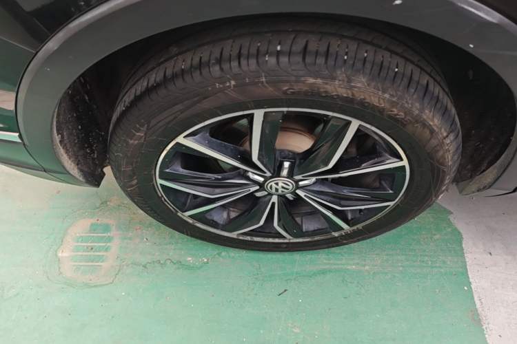 Used Volkswagen Tiguan L 2019 Revised 330TSI Automatic Two-Wheel Drive Smart & Luxury Edition China VI Standard Right Rear Wheel Hub