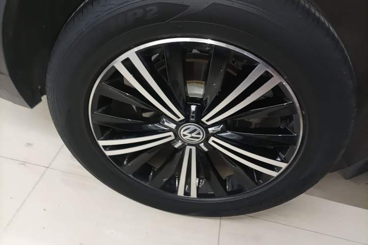 Used Volkswagen Tiguan L 2019 330TSI Automatic Two-Wheel Drive Panoramic Comfort Edition China VI Standard Right Rear Wheel Hub