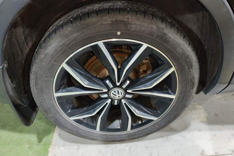 Used Volkswagen Tiguan L 2019 Revised 330TSI Automatic Two-Wheel Drive Smart & Luxury Edition China VI Standard Right Rear Wheel Hub