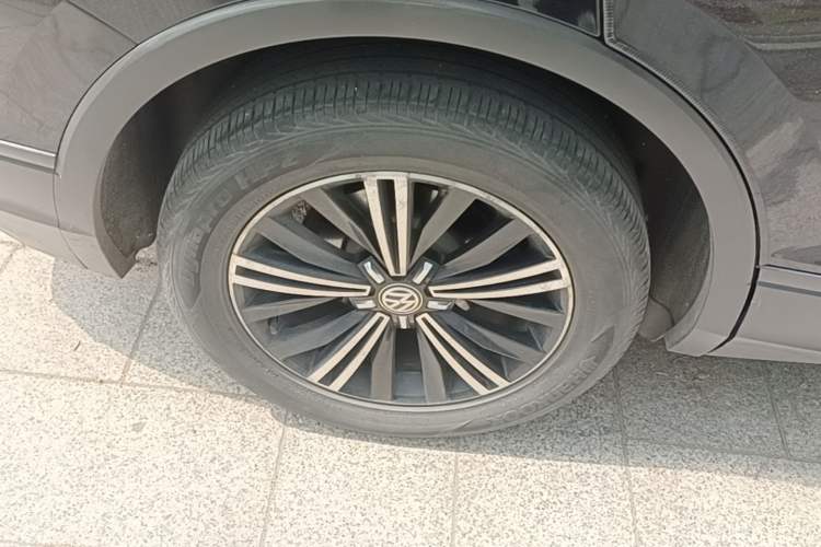 Used Volkswagen Tiguan L 2019 330TSI Automatic Two-Wheel Drive Luxury Edition China VI Standard Right Rear Wheel Hub