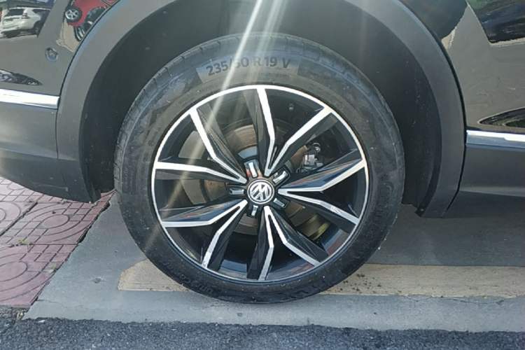 Used Volkswagen Tiguan L 2019 330TSI Automatic Two-Wheel Drive Smart Luxury Version China V Emission Standard Right Rear Wheel Hub