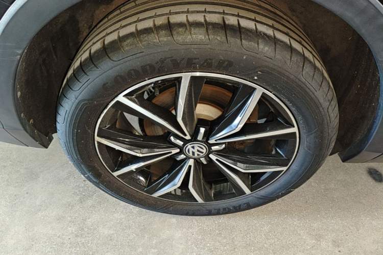 Used Volkswagen Tiguan L 2019 330TSI Automatic Two-Wheel Drive Smart Luxury Version China V Emission Standard Right Rear Wheel Hub