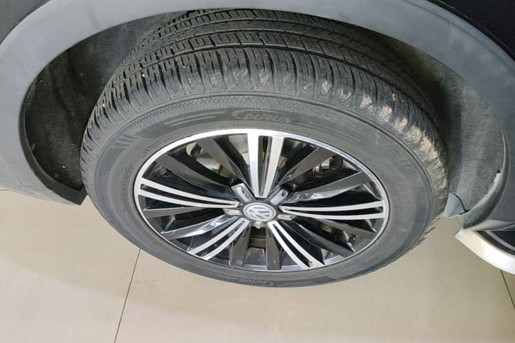 Used Volkswagen Tiguan L 2019 330TSI Automatic Two-Wheel Drive Panoramic Comfort Edition China V Standard Right Rear Wheel Hub