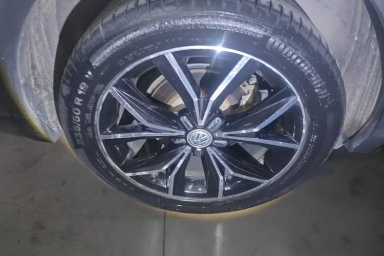 Used Volkswagen Tiguan L 2019 330TSI Automatic Two-Wheel Drive Smart Luxury Version China VI Standard Right Rear Wheel Hub