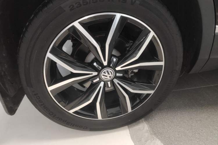 Used Volkswagen Tiguan L 2019 330TSI Automatic Two-Wheel Drive Smart Luxury Version China VI Standard Right Rear Wheel Hub