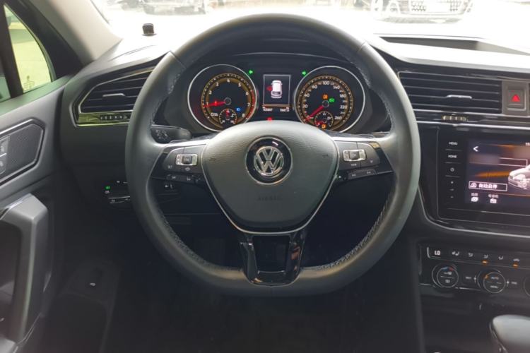 Used Volkswagen Tiguan L 2019 Revised 330TSI Automatic Two-Wheel Drive Smart & Luxury Edition China VI Standard Steering Wheel
