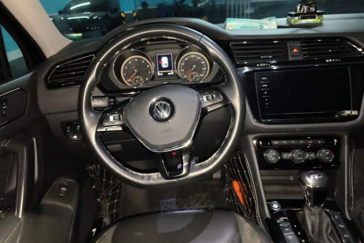 Used Volkswagen Tiguan L 2019 330TSI Automatic Two-Wheel Drive Smart Luxury Version China VI Standard Steering Wheel