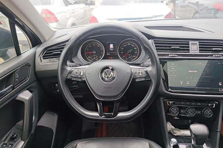 Used Volkswagen Tiguan L 2019 Updated Version 330TSI Automatic Two-Wheel Drive Panoramic Comfort Edition China VI Standard Steering Wheel