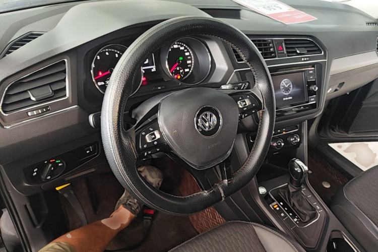 Used Volkswagen Tiguan L 2019 330TSI Automatic Two-Wheel Drive Luxury Edition China V Standard Steering Wheel