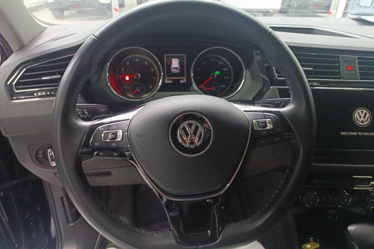 Used Volkswagen Tiguan L 2019 Revised 330TSI Automatic Two-Wheel Drive Smart & Luxury Edition China VI Standard Steering Wheel