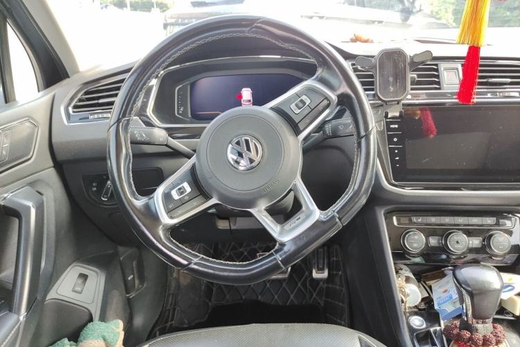 Used Volkswagen Tiguan L 2019 Restyled 330TSI Automatic Two-Wheel Drive R-Line Flagship Version China VI Standard Steering Wheel