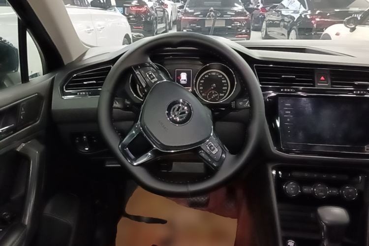 Used Volkswagen Tiguan L 2019 Updated Version 330TSI Automatic Two-Wheel Drive Panoramic Comfort Edition China VI Standard Steering Wheel