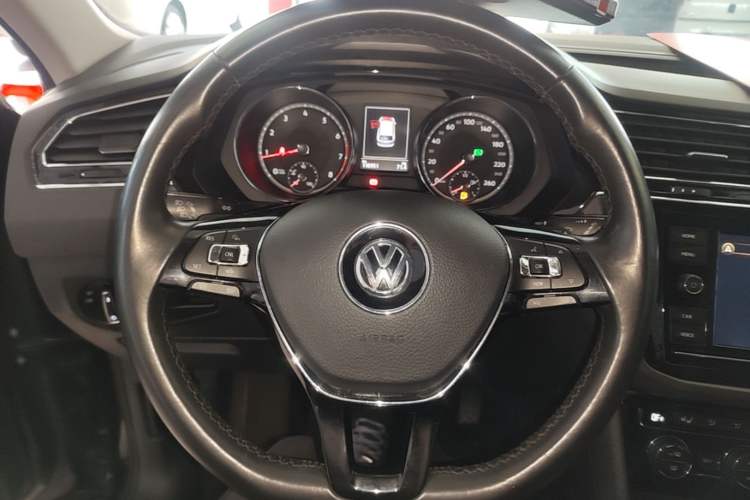 Used Volkswagen Tiguan L 2019 330TSI Automatic Two-Wheel Drive Smart Luxury Version China V Emission Standard Steering Wheel