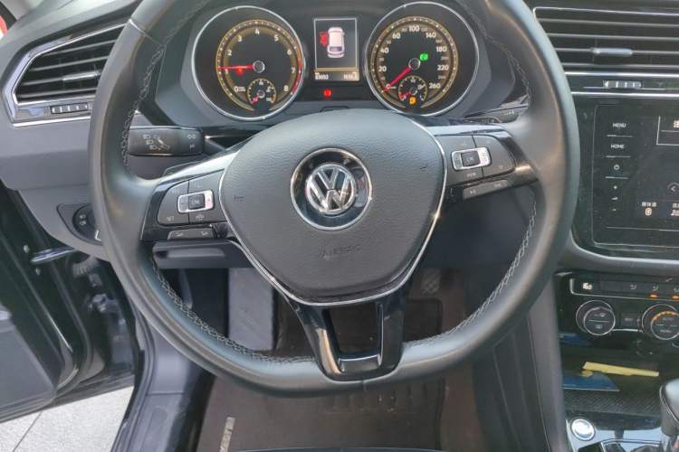 Used Volkswagen Tiguan L 2019 Updated Version 330TSI Automatic Two-Wheel Drive Panoramic Comfort Edition China VI Standard Steering Wheel