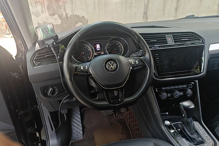 Used Volkswagen Tiguan L 2019 380TSI Automatic All-Wheel Drive Luxury Edition with 7 Seats China VI Standard Steering Wheel