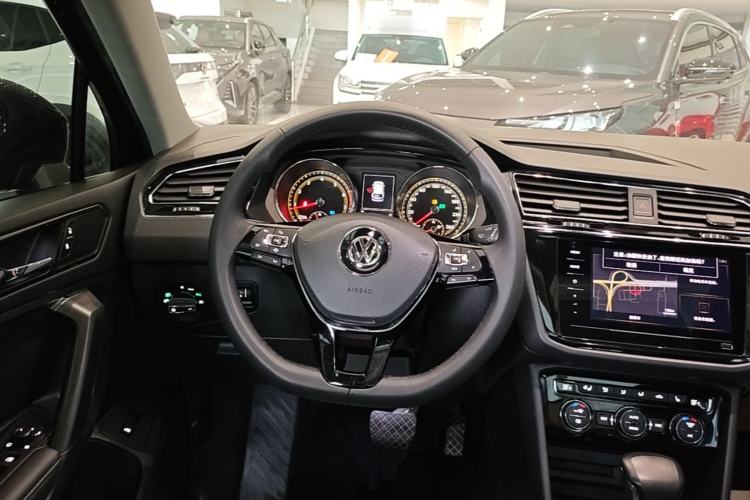 Used Volkswagen Tiguan L 2019 Revised 330TSI Automatic Two-Wheel Drive Smart & Luxury Edition China VI Standard Steering Wheel