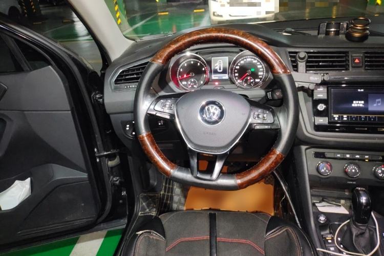 Used Volkswagen Tiguan L 2019 330TSI Automatic Two-Wheel Drive Luxury Edition China VI Standard Steering Wheel