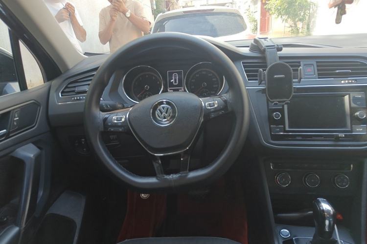 Used Volkswagen Tiguan L 2019 330TSI Automatic Two-Wheel Drive Luxury Edition China VI Standard Steering Wheel