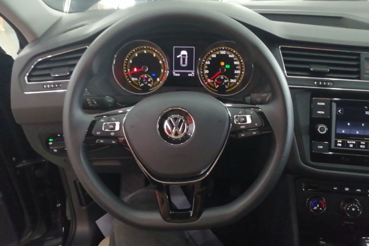 Used Volkswagen Tiguan L 2019 330TSI Automatic Two-Wheel Drive Luxury Edition China VI Standard Steering Wheel