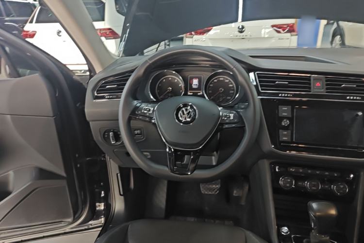Used Volkswagen Tiguan L 2019 330TSI Automatic Two-Wheel Drive Smart Luxury Version China V Emission Standard Steering Wheel