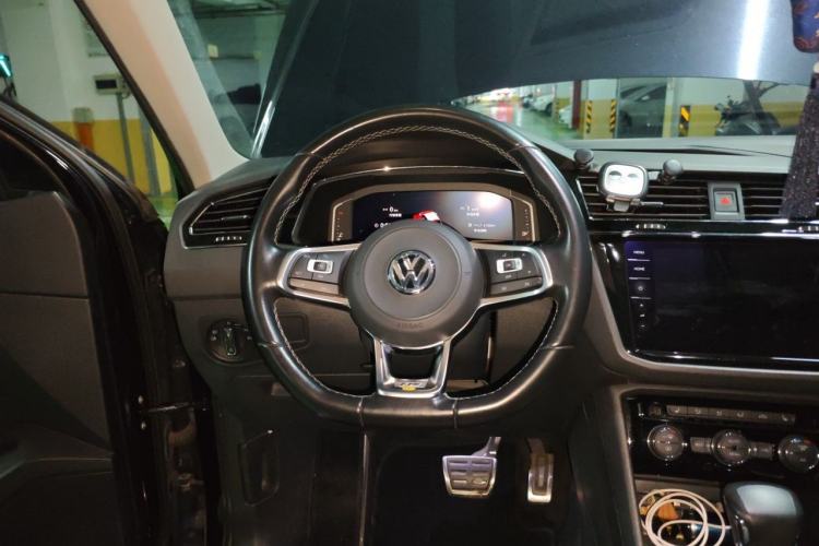 Used Volkswagen Tiguan L 2019 330TSI Automatic Two-Wheel Drive R-Line Flagship Edition China V Standard Steering Wheel