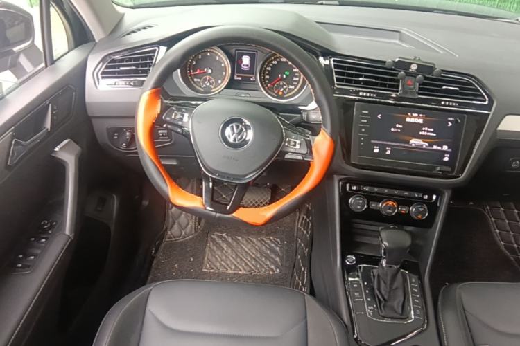 Used Volkswagen Tiguan L 2019 Revised 330TSI Automatic Two-Wheel Drive Smart & Luxury Edition China VI Standard Steering Wheel