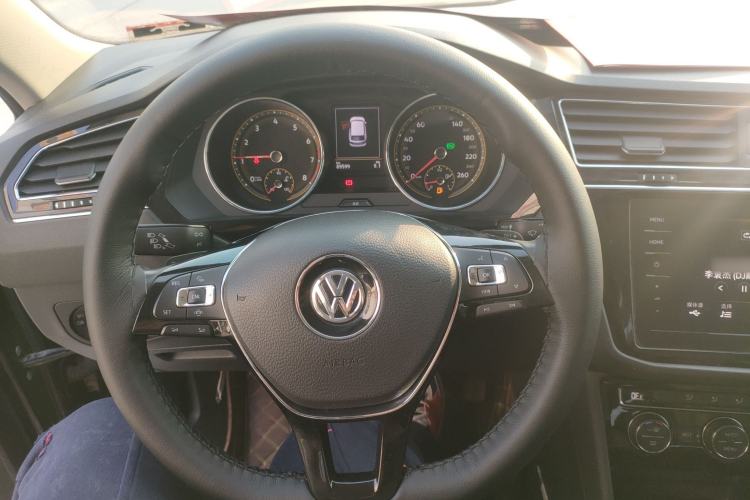 Used Volkswagen Tiguan L 2019 Updated Version 330TSI Automatic Two-Wheel Drive Panoramic Comfort Edition China VI Standard Steering Wheel