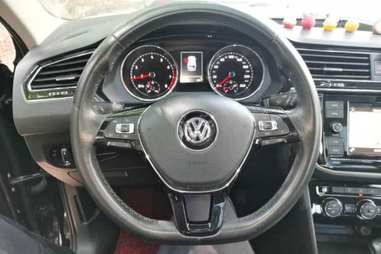 Used Volkswagen Tiguan L 2019 330TSI Automatic Two-Wheel Drive Panoramic Comfort Edition China VI Standard Steering Wheel