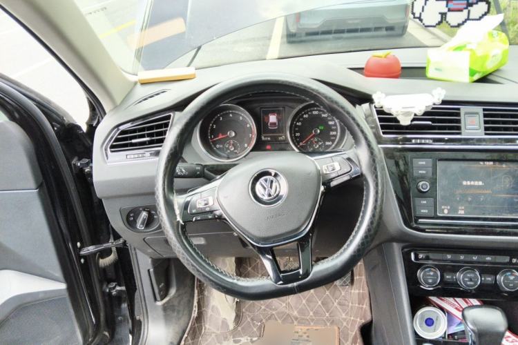 Used Volkswagen Tiguan L 2019 Updated Version 330TSI Automatic Two-Wheel Drive Panoramic Comfort Edition China VI Standard Steering Wheel