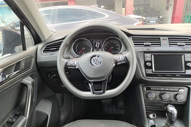 Used Volkswagen Tiguan L 2019 330TSI Automatic Two-Wheel Drive Luxury Edition China V Standard Steering Wheel