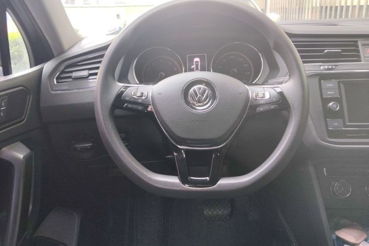 Used Volkswagen Tiguan L 2019 330TSI Automatic Two-Wheel Drive Luxury Edition China VI Standard Steering Wheel