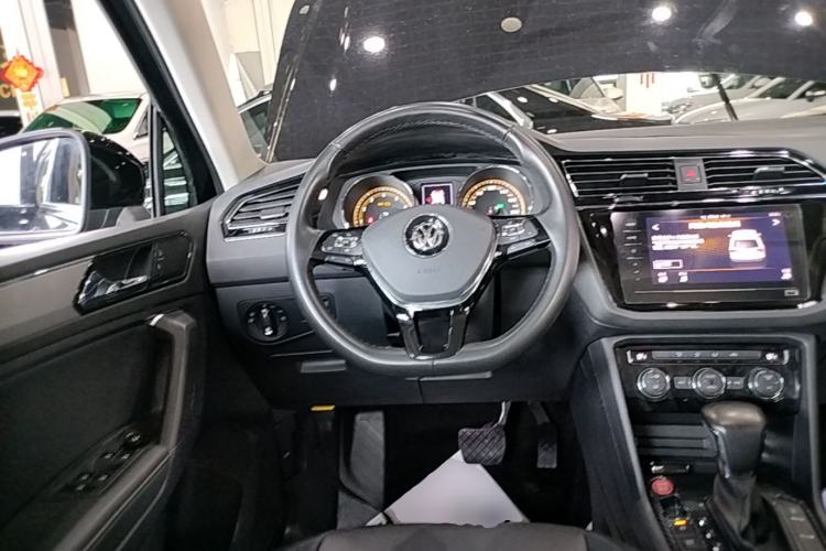Used Volkswagen Tiguan L 2019 Updated Version 330TSI Automatic Two-Wheel Drive Panoramic Comfort Edition China VI Standard Steering Wheel