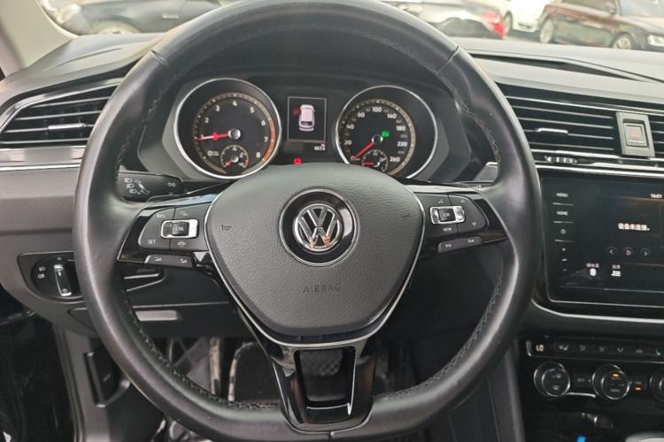 Used Volkswagen Tiguan L 2019 Revised 330TSI Automatic Two-Wheel Drive Smart & Luxury Edition China VI Standard Steering Wheel