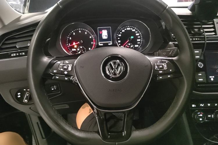 Used Volkswagen Tiguan L 2019 330TSI Automatic Two-Wheel Drive Smart Luxury Version China VI Standard Steering Wheel