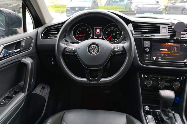 Used Volkswagen Tiguan L 2019 330TSI Automatic Two-Wheel Drive Smart Luxury Version China VI Standard Steering Wheel