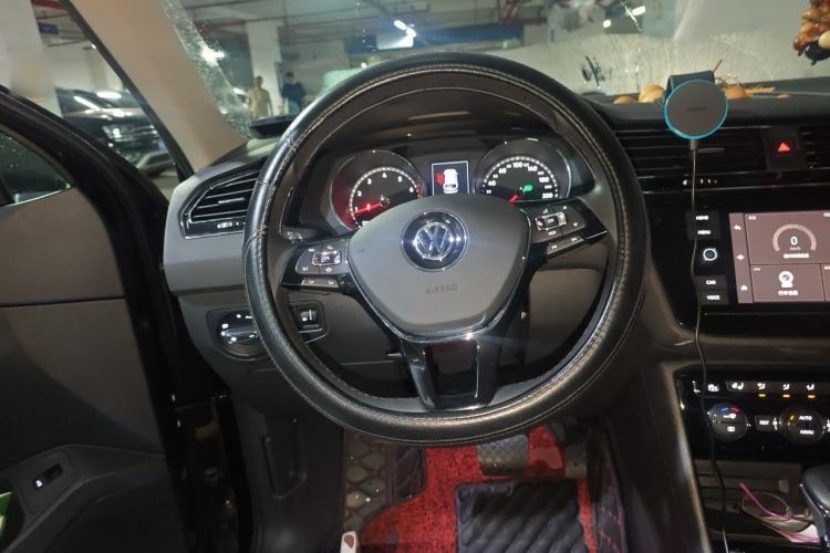 Used Volkswagen Tiguan L 2019 330TSI Automatic Two-Wheel Drive Smart Luxury Version China V Emission Standard Steering Wheel
