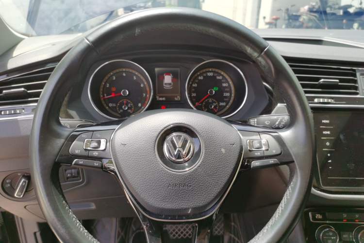 Used Volkswagen Tiguan L 2019 330TSI Automatic Two-Wheel Drive Panoramic Comfort Edition China VI Standard Steering Wheel