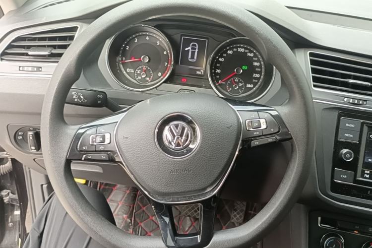 Used Volkswagen Tiguan L 2019 330TSI Automatic Two-Wheel Drive Luxury Edition China VI Standard Steering Wheel