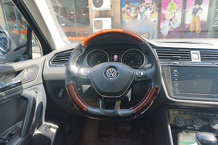Used Volkswagen Tiguan L 2019 Revised 330TSI Automatic Two-Wheel Drive Smart & Luxury Edition China VI Standard Steering Wheel