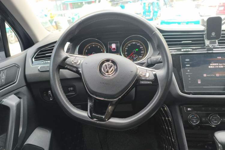 Used Volkswagen Tiguan L 2019 Revised Version 280TSI Automatic Two-Wheel Drive Panoramic Comfort Edition China VI Standard Steering Wheel